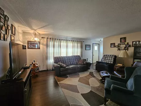Living - 306 Enterprise Dr, Mooreton, ND 58061 photo 2 of 2