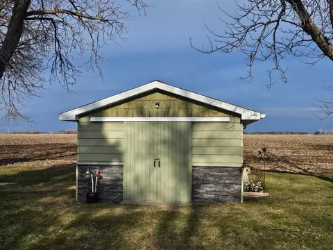 Exterior - 306 Enterprise Dr, Mooreton, ND 58061 photo 5 of 6