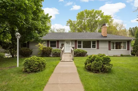 5009 Holiday Rd, Minnetonka, MN 55345