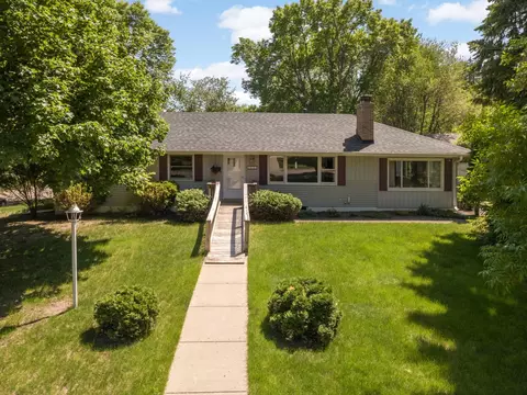 5009 Holiday Rd, Minnetonka, MN 55345