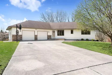 845 Hilltop Pl, Owatonna, MN 55060
