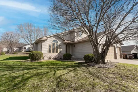 290 Pendryn Hill Overlook, Woodbury, MN 55125