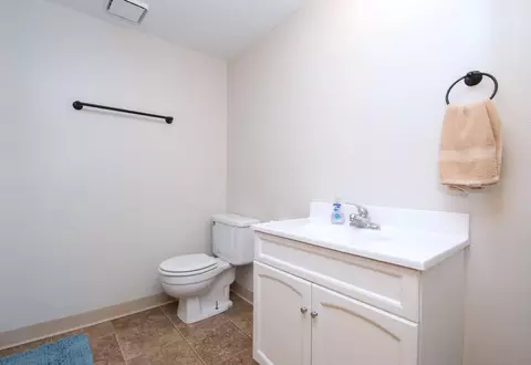 Bath - 505 8th Ave SE, Barnesville, MN 56514 photo 4 of 5