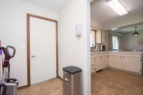Entry Way - 505 8th Ave SE, Barnesville, MN 56514 photo 1 of 2