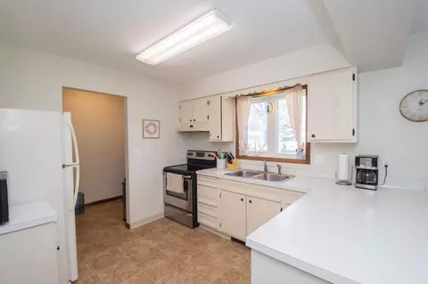 Kitchen - 505 8th Ave SE, Barnesville, MN 56514 photo 2 of 5