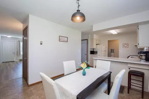 Dining - 505 8th Ave SE, Barnesville, MN 56514 photo 3 of 5