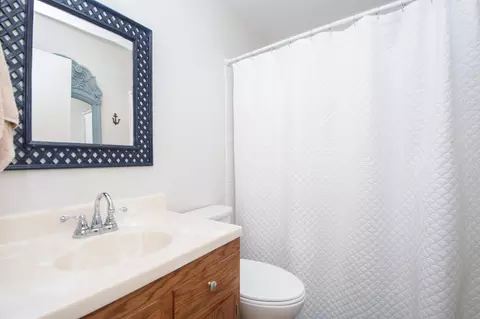 Bath - 505 8th Ave SE, Barnesville, MN 56514 photo 1 of 5