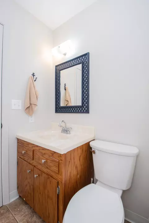 Bath - 505 8th Ave SE, Barnesville, MN 56514 photo 3 of 5