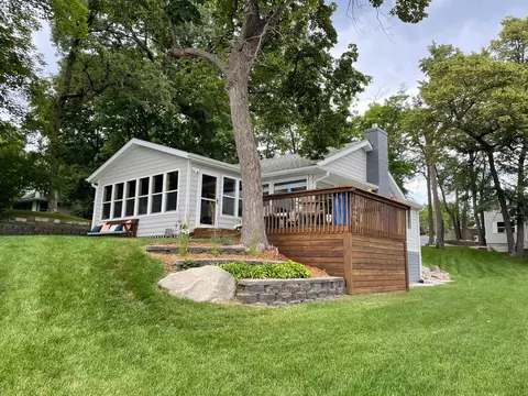 1324 E Shore Dr, Detroit Lakes, MN 56501