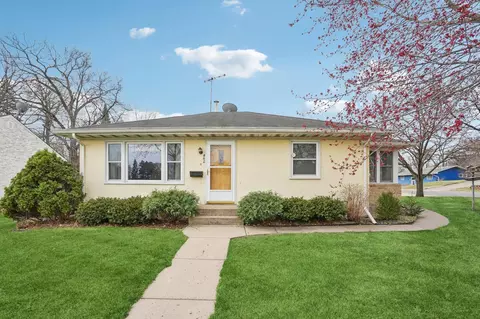 462 Park St, Anoka, MN 55303
