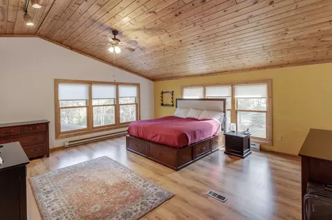 Bedroom - 671 Shore Haven Ln, Hackensack, MN 56452 photo 2 of 3