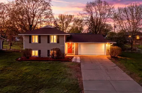 1047 Lowell Dr, Apple Valley, MN 55124