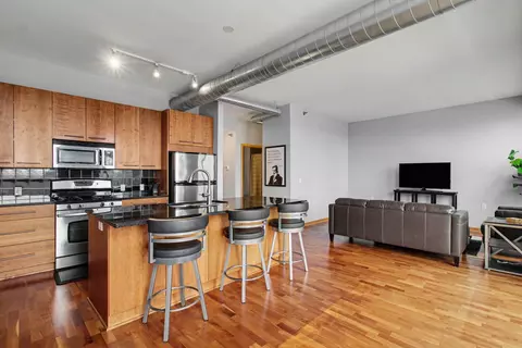 1211 Lagoon Ave #410, Minneapolis, MN 55408