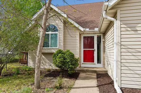 1017 Larch St, Farmington, MN 55024