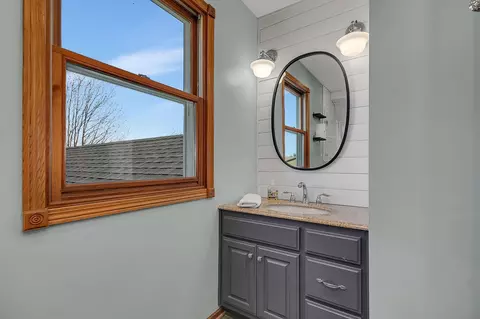 Bath - 4909 County Road 9 NE, Willmar, MN 56201 photo 4 of 5