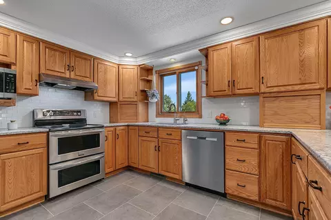 Kitchen - 4909 County Road 9 NE, Willmar, MN 56201 photo 2 of 5