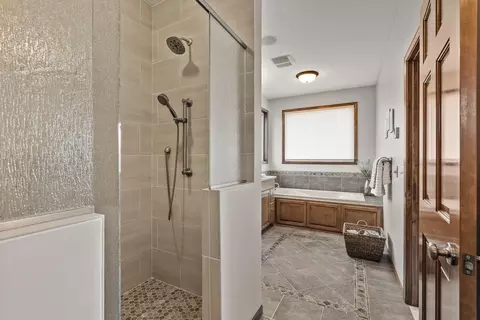 Bath - 2711 44th St W, Webster, MN 55088 photo 1 of 2