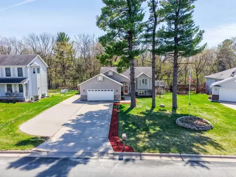 525 Lancaster Blvd, Zumbrota, MN 55992