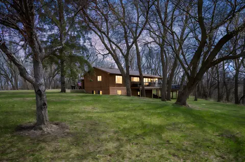 19817 Dogwood Rd, Lake Crystal, MN 56055