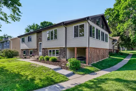 3458 Pilgrim Ln N, Plymouth, MN 55441