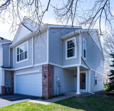 2204 Saint Johns Cir, Woodbury, MN 55129