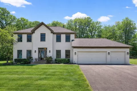 2536 Bridle Creek Trl, Chanhassen, MN 55317