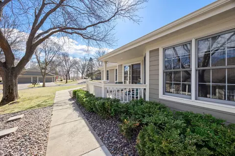 809 Ivy Ln, Eagan, MN 55123