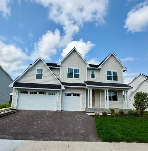5520 Rolling Hills Pkwy, Chaska, MN 55318