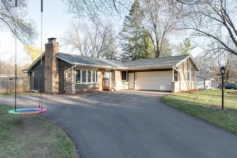 2750 Queensland Ln N, Plymouth, MN 55447