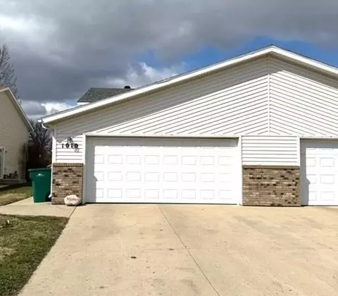 1010 Oak Pl, West Fargo, ND 58078