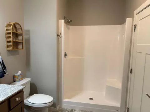 Bath - 306 Oslo Ave, Marshall, MN 56258 photo 2 of 2