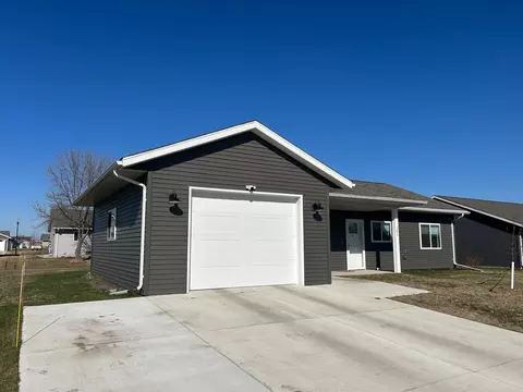 Exterior - 306 Oslo Ave, Marshall, MN 56258 photo 3 of 4