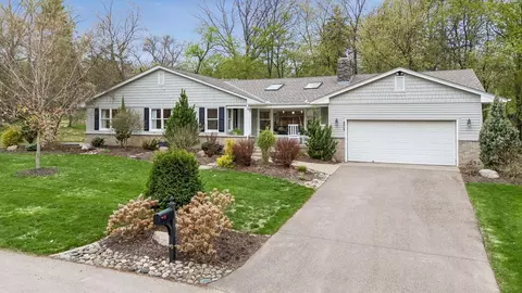4904 Prescott Cir, Edina, MN 55436