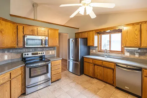 Kitchen - 1011 Independence Ln N, Champlin, MN 55316 photo 2 of 3