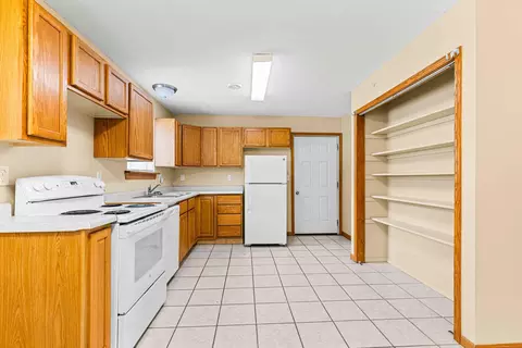 Kitchen - 525 Bluff St, Enderlin, ND 58027 photo 3 of 3