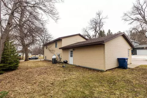 Exterior - 525 Bluff St, Enderlin, ND 58027 photo 6 of 6