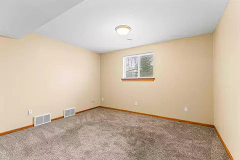 Bedroom - 525 Bluff St, Enderlin, ND 58027 photo 6 of 12