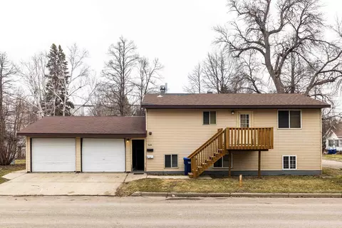 525 Bluff St, Enderlin, ND 58027