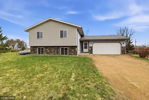 496 Evergreen Meadow Ln SW, Montgomery, MN 56069