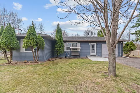811 Page St SW, Isanti, MN 55040