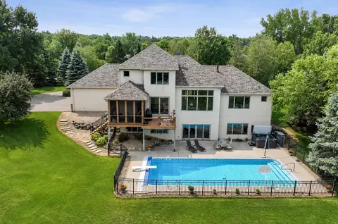 411 Emerald Ln, Mahtomedi, MN 55115
