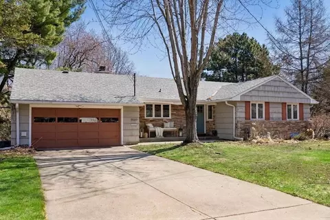 609 Waterman Cir, Hopkins, MN 55343