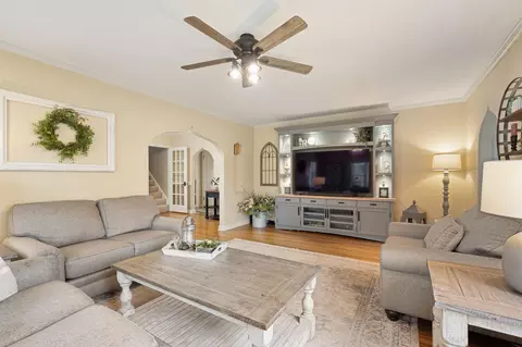 Living - 701 6th Ave SW, Austin, MN 55912 photo 2 of 4
