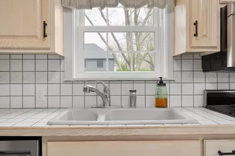 Kitchen - 701 6th Ave SW, Austin, MN 55912 photo 4 of 4