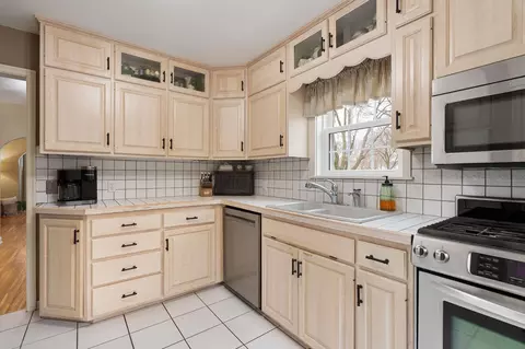 Kitchen - 701 6th Ave SW, Austin, MN 55912 photo 2 of 4