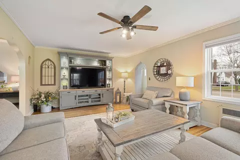Living - 701 6th Ave SW, Austin, MN 55912 photo 3 of 4
