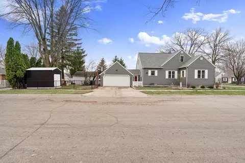 Exterior - 701 6th Ave SW, Austin, MN 55912 photo 4 of 11