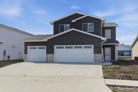 6252 85th Ave S, Horace, ND 58047