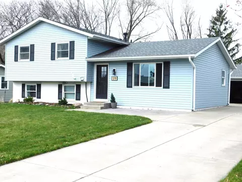 578 Guthrie Ave N, Oakdale, MN 55128