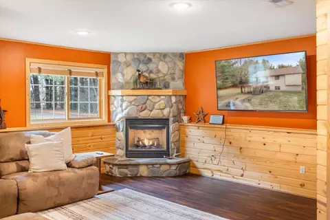 Living - 4754 358th St, North Branch, MN 55056 photo 5 of 5
